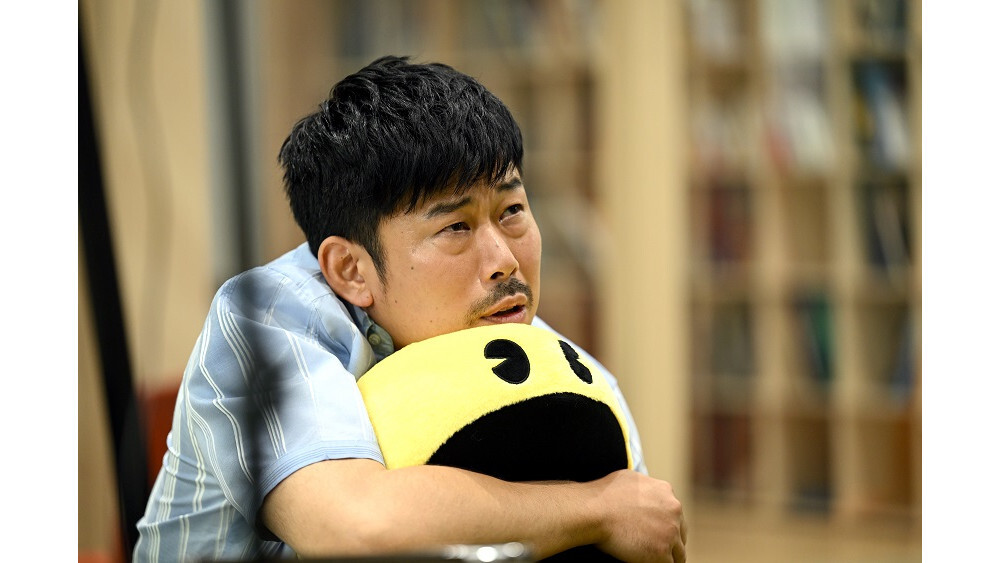 お笑い芸人・岡野陽一が人気ユーチューバー役で登場! 日曜劇場『アトムの童(こ)』|TBSテレビ