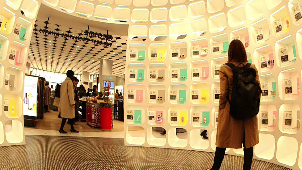 ネットの人気商品が集合、国内最大級の「@cosmeショップ」原宿にOPEN