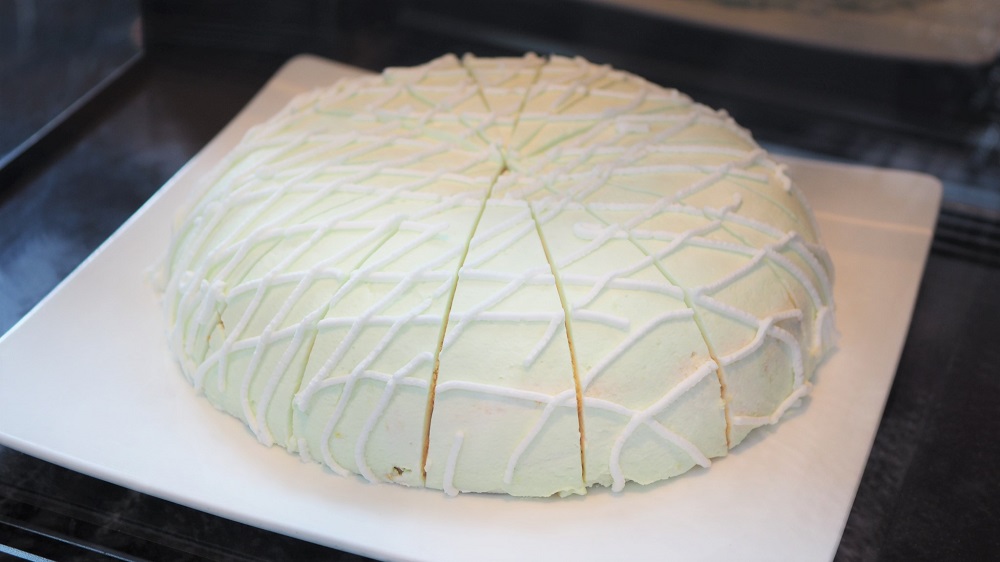 こちらのメロンシャンティは、メロンを模したケーキ。