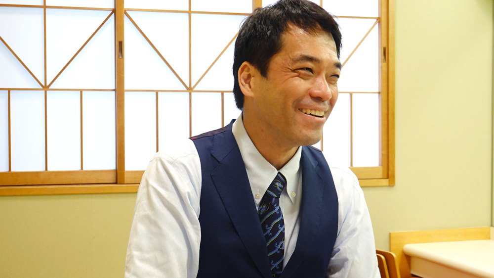 アンティークディーラーの石井陽青さん