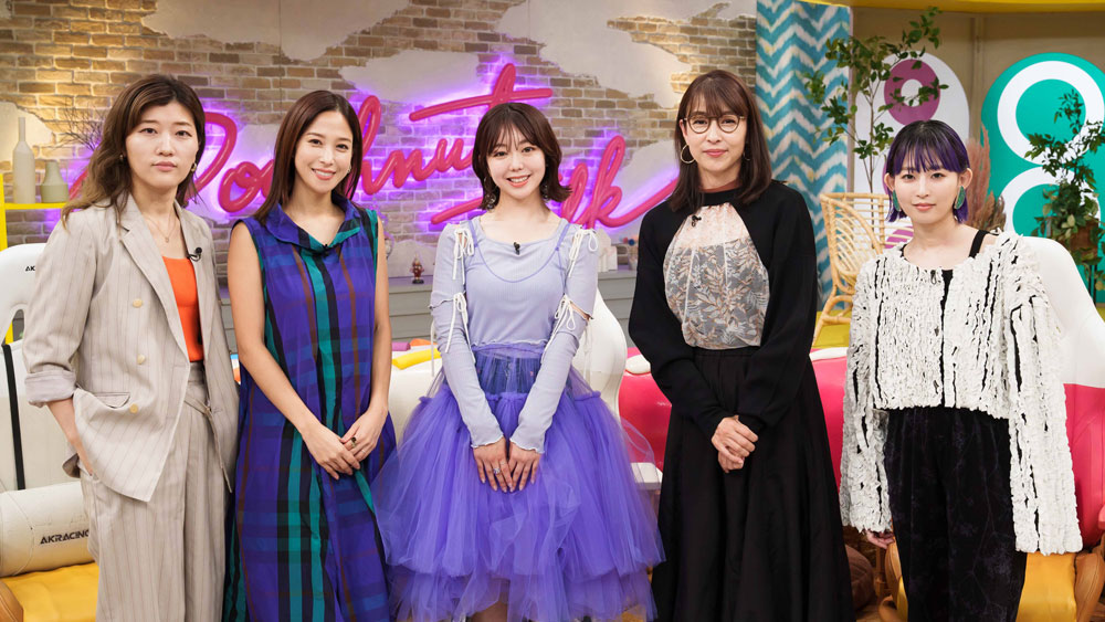 峯岸みなみさんとスタジオメンバー。一番右が、PORINさん