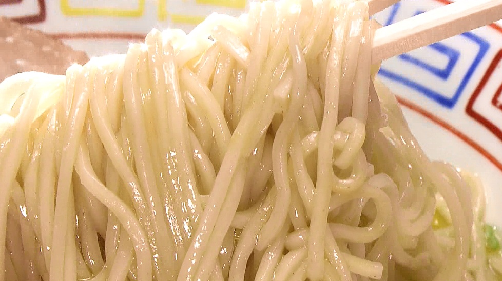 国産小麦100%のストレート細麺