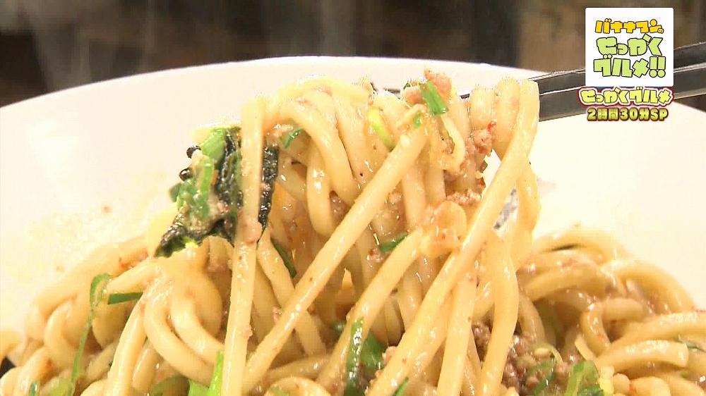 タレがよく絡むコシの強い中太麺