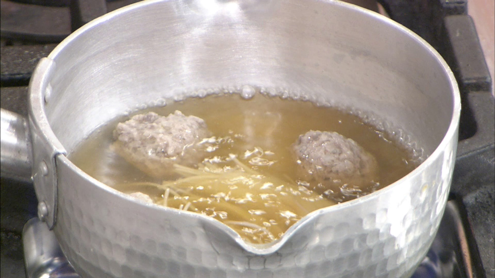 つみれ・そうめんを入れる