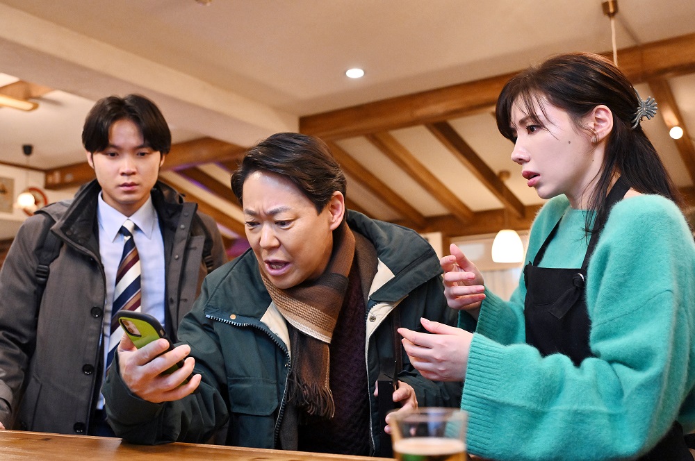 金曜ドラマ『不適切にもほどがある！』左から、磯村勇斗、阿部サダヲ、仲里依紗