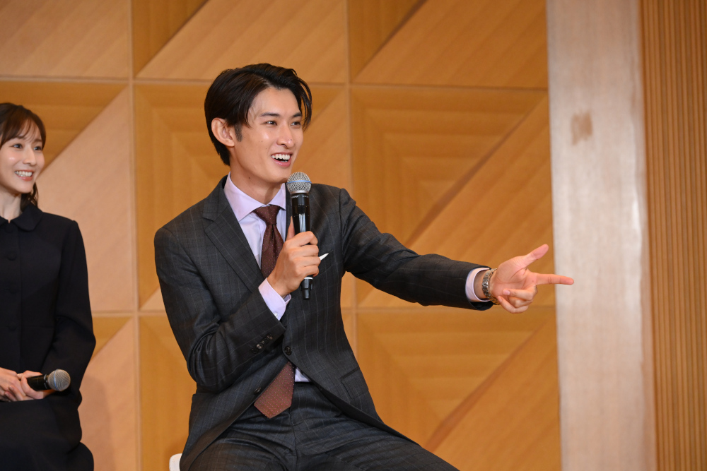 金曜ドラマ『フェイクマミー』制作発表会見より向井康二